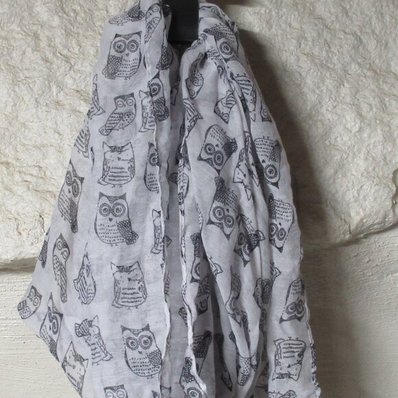 Owl Figure 8 Scarf - Picture 3 of 4